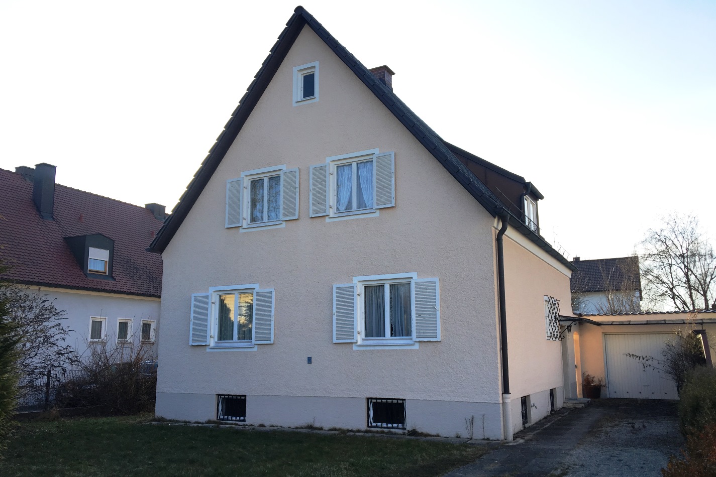 Zweifamilienhaus mit zusätzlichen Bauplatz in Dachau-Süd