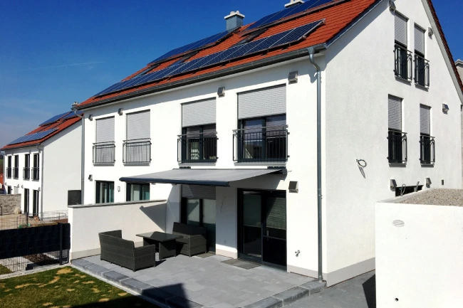 Moderne Doppelhaushälfte im Ortskern von Altomünster